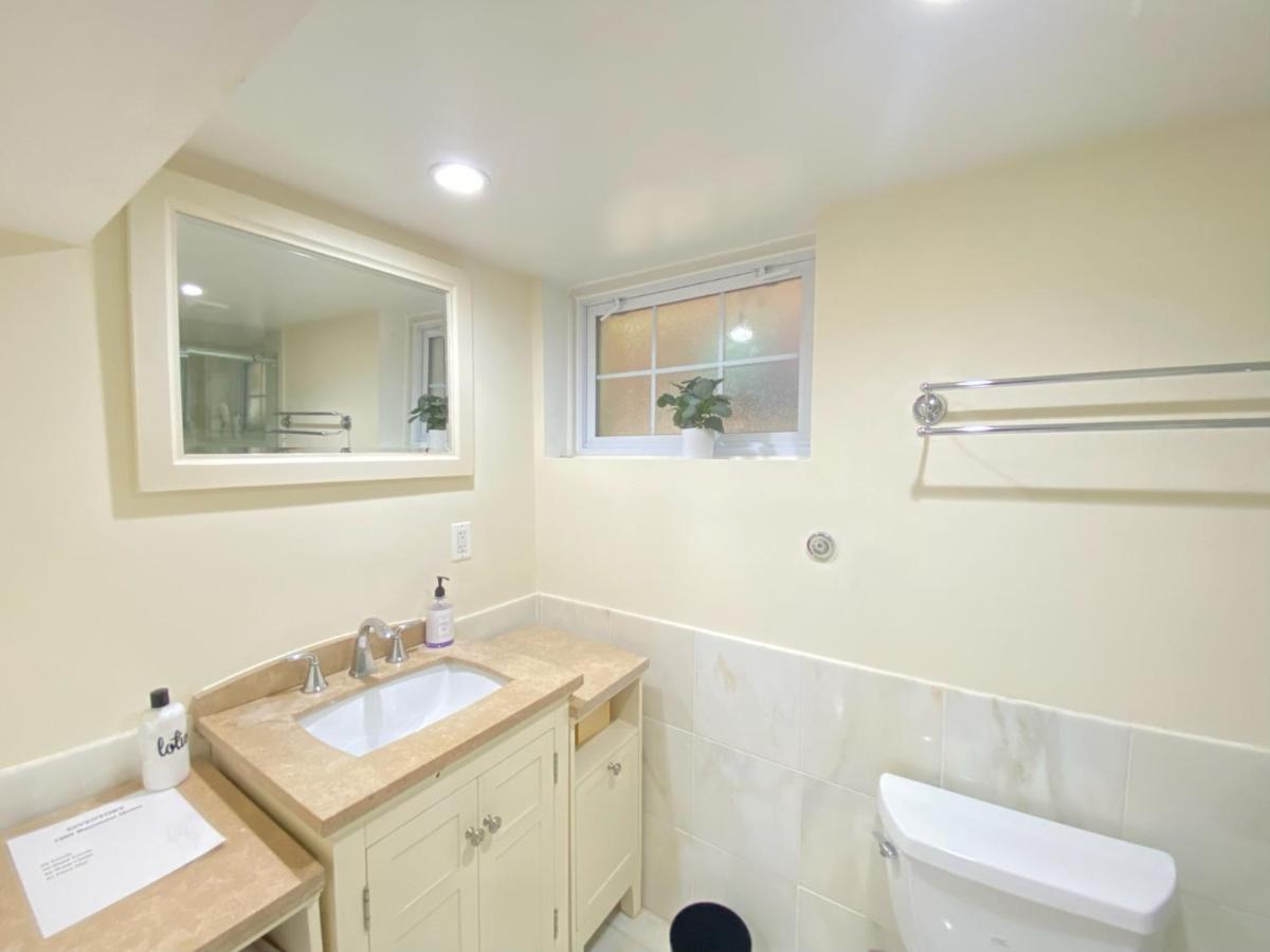 Comfy Basement Home 2 Bdrm1Den 3Queen Beds Washington Exterior photo