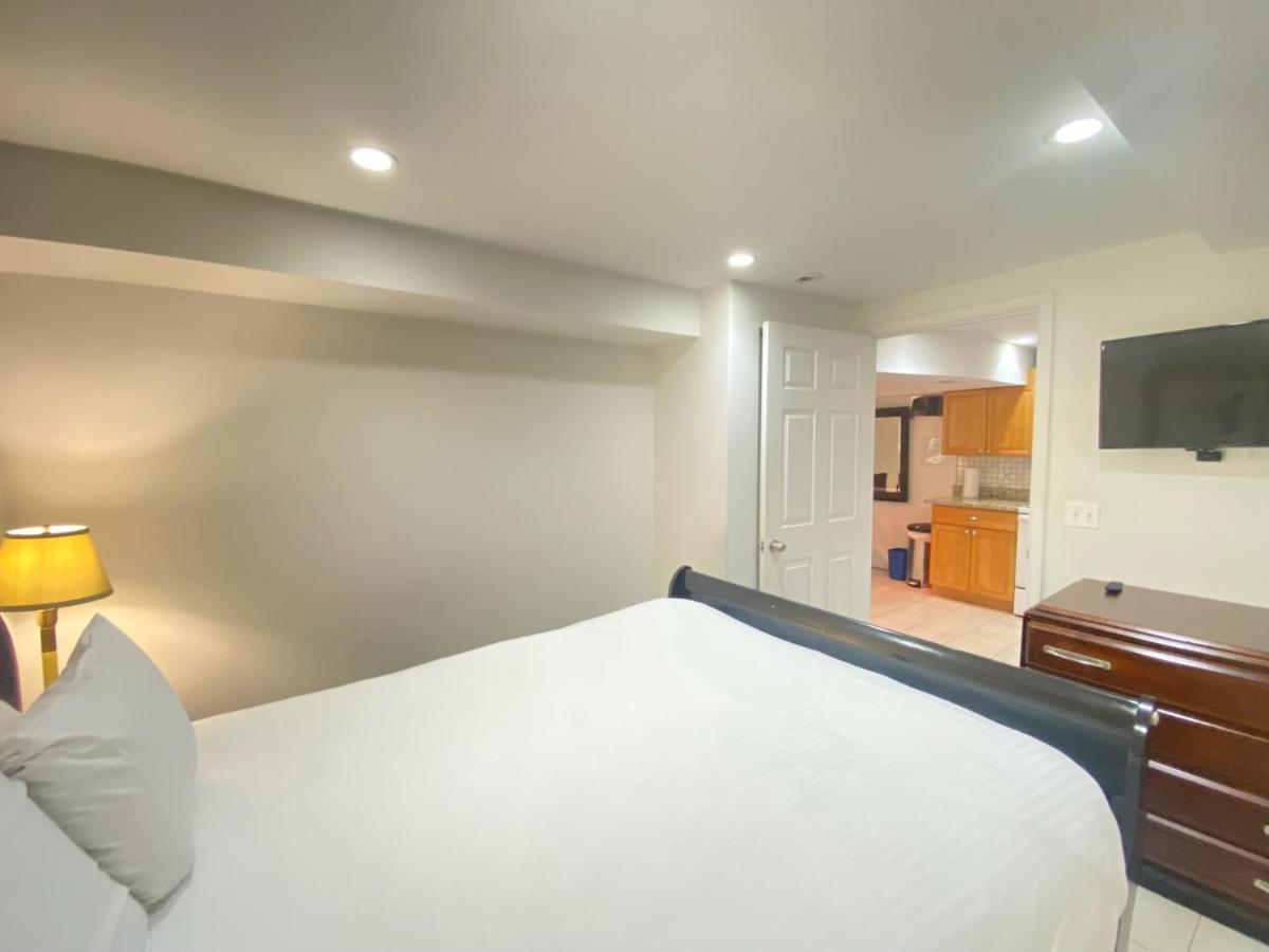 Comfy Basement Home 2 Bdrm1Den 3Queen Beds Washington Exterior photo